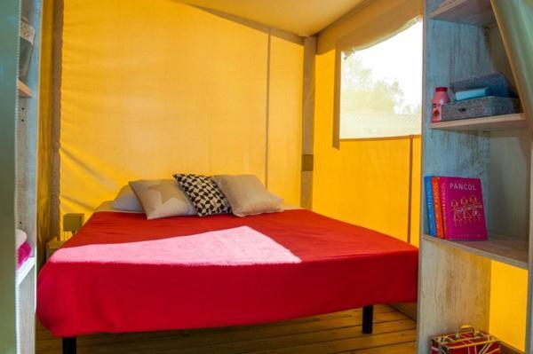 Eurocamp Tents At Campsite Polari 罗维尼 外观 照片