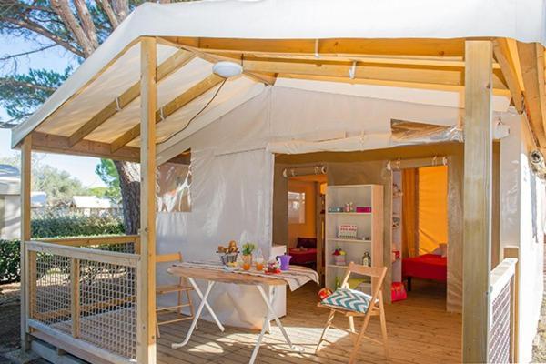 Eurocamp Tents At Campsite Polari 罗维尼 外观 照片