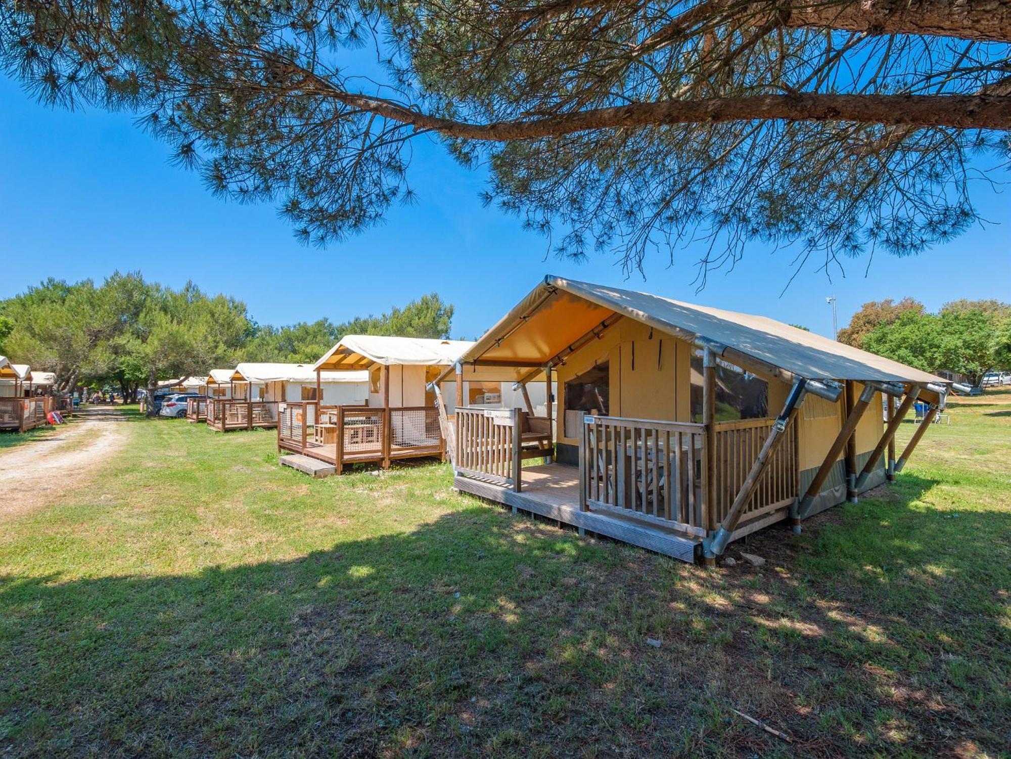 Eurocamp Tents At Campsite Polari 罗维尼 外观 照片